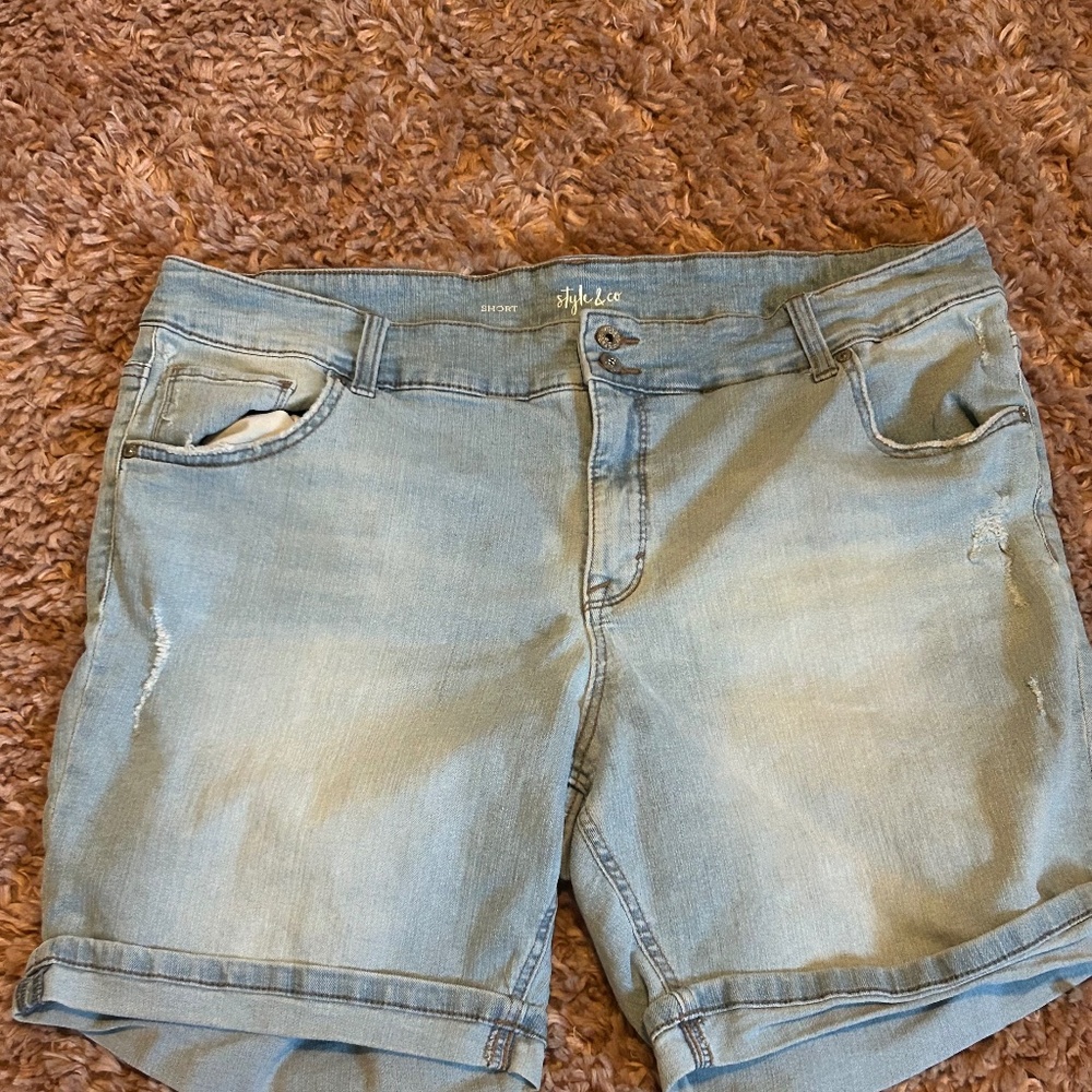 Style & Co Distressed Denim Cuffed 8 Inch Inseam Shorts / 16W